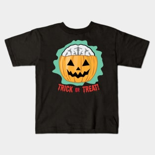 Spooky Halloween Pumpkin With Its Brain Out - Trick or Treat Kids T-Shirt